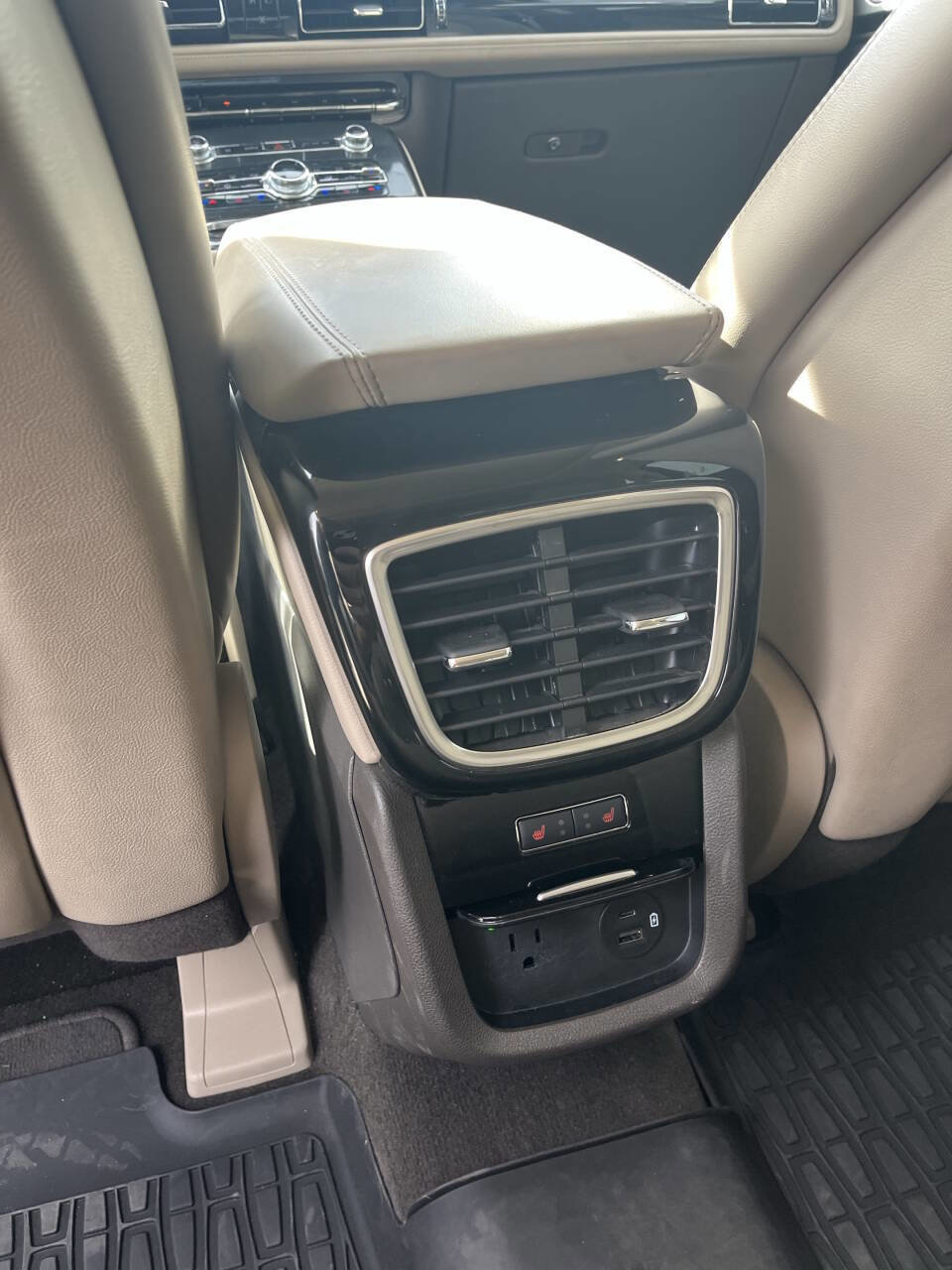 Used 2022 Lincoln Nautilus Reserve w/ Equipment Group 202A image 8