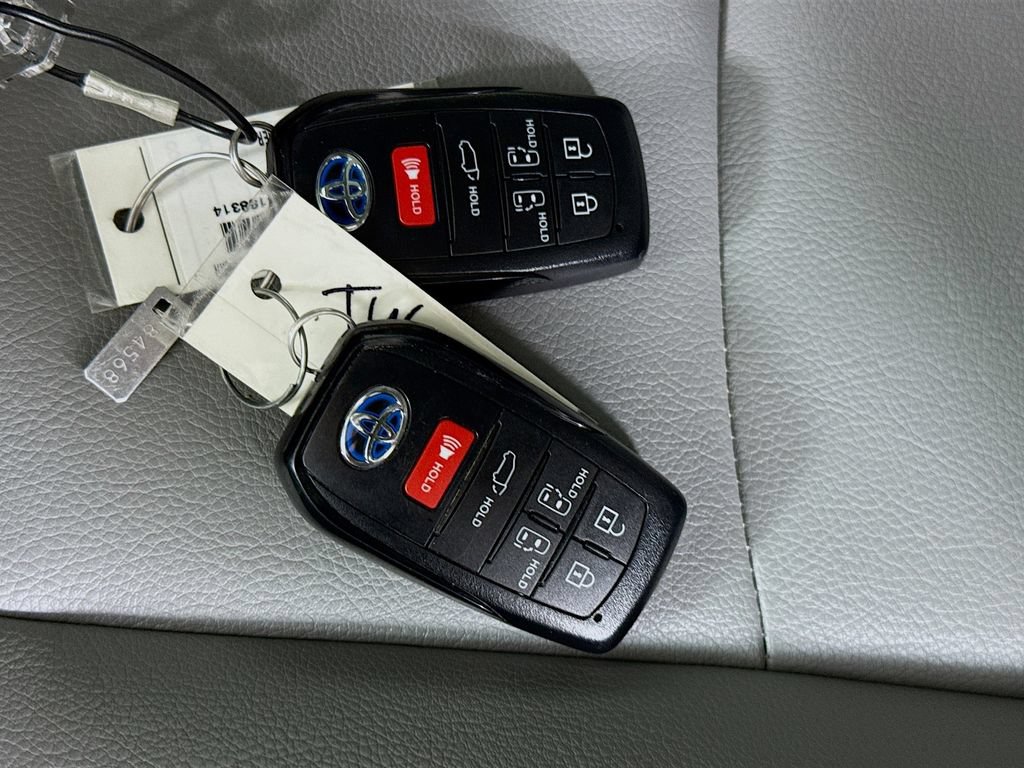 Certified 2025 Toyota Sienna XLE AWD/4WD image 36