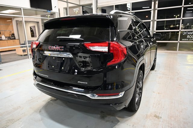 Used 2022 GMC Terrain Denali w/ Black Diamond Edition image 5