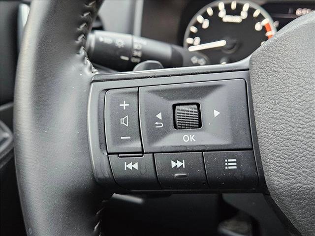 Used 2025 Nissan Rogue SV image 23