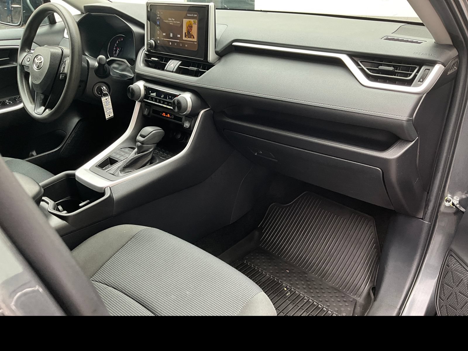 Used 2024 Toyota RAV4 LE AWD/4WD image 9