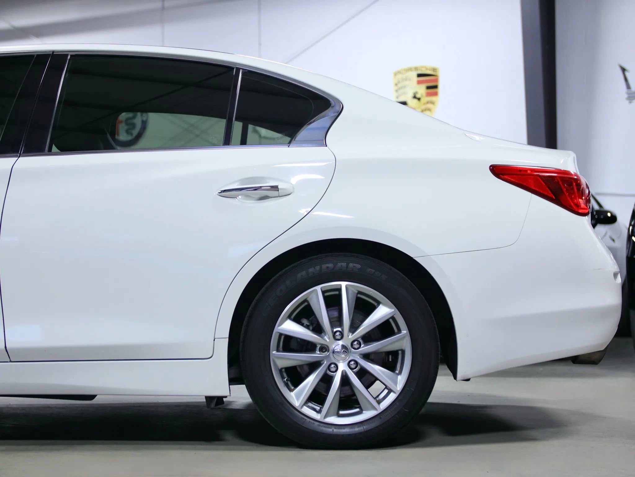 Used 2017 INFINITI Q50 2.0t w/ Moonroof Package RWD image 17