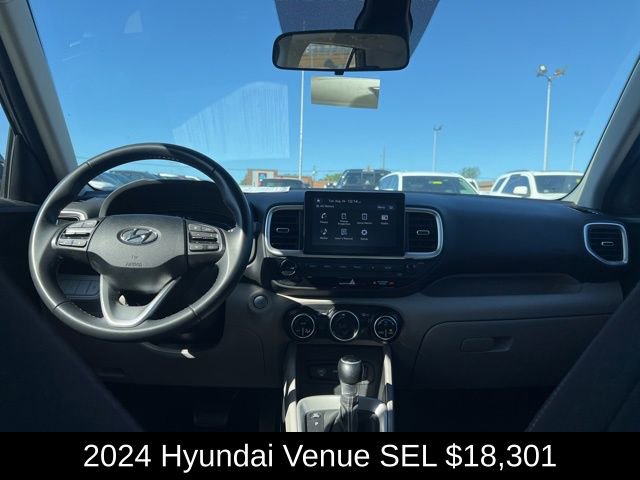 Used 2024 Hyundai Venue SEL image 30