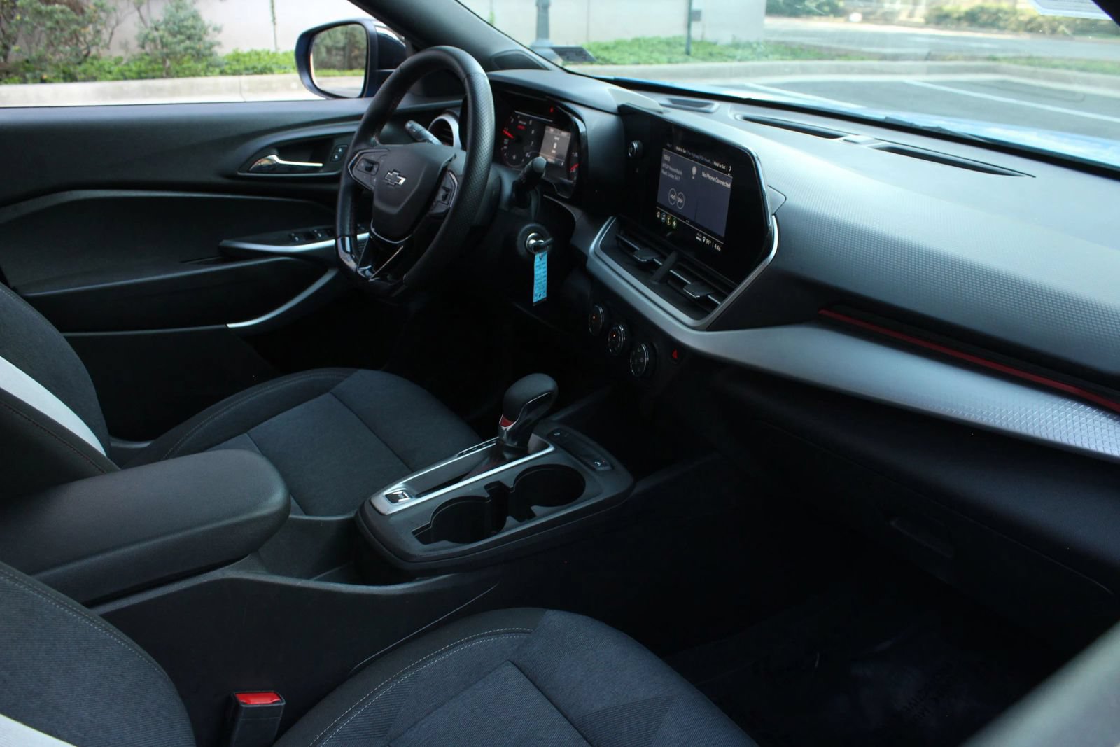 Used 2024 Chevrolet Trax RS FWD image 24