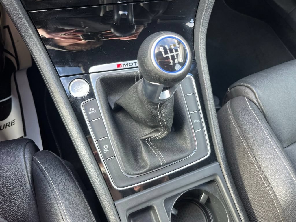 Used 2017 Volkswagen Golf R 4-Door AWD/4WD image 37