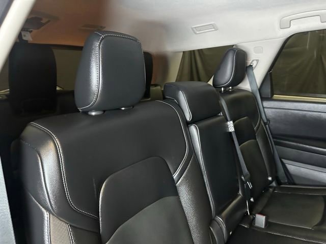 Used 2023 Nissan Pathfinder SL AWD/4WD image 19