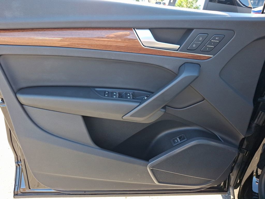 Used 2021 Audi Q5 2.0T Premium w/ Convenience Package image 13