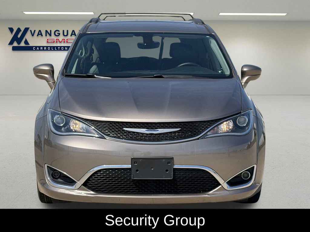 Used 2017 Chrysler Pacifica Touring-L FWD image 3