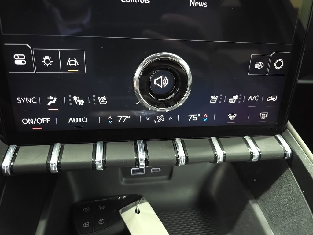 Used 2026 GMC Terrain Elevation w/ Elevation Premium Package image 14