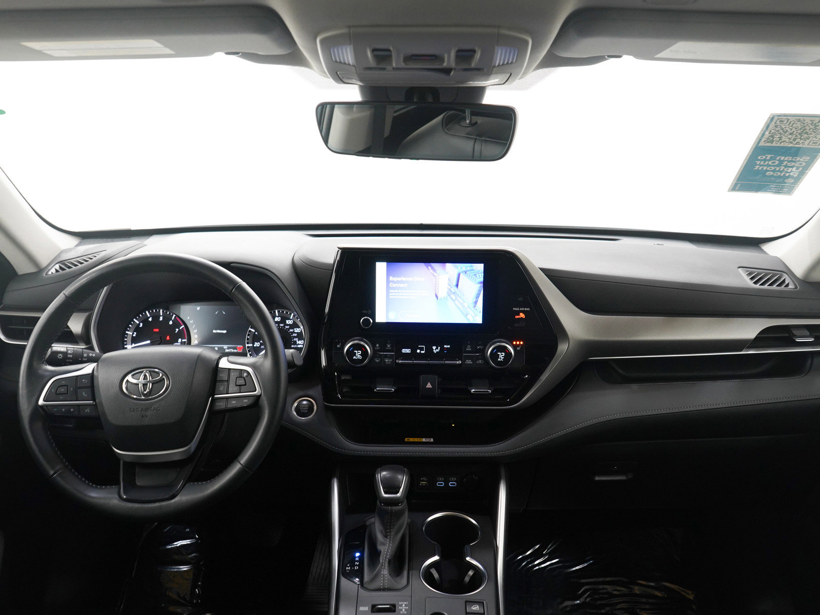 Used 2024 Toyota Highlander XLE AWD/4WD image 14