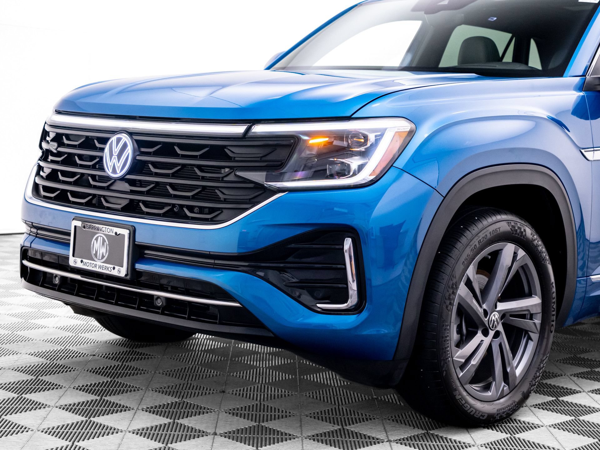 Used 2024 Volkswagen Atlas Cross Sport SEL R-Line AWD/4WD image 38