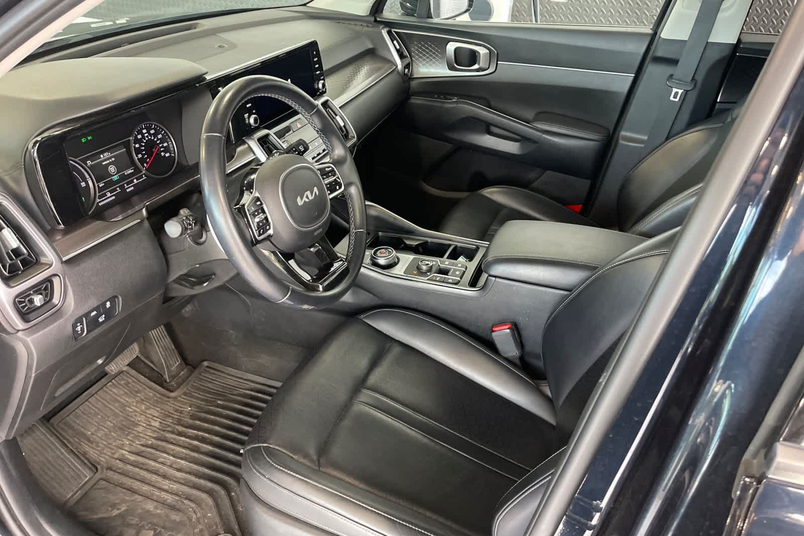 Used 2022 Kia Sorento EX w/ Panoramic Sunroof Package AWD/4WD image 9