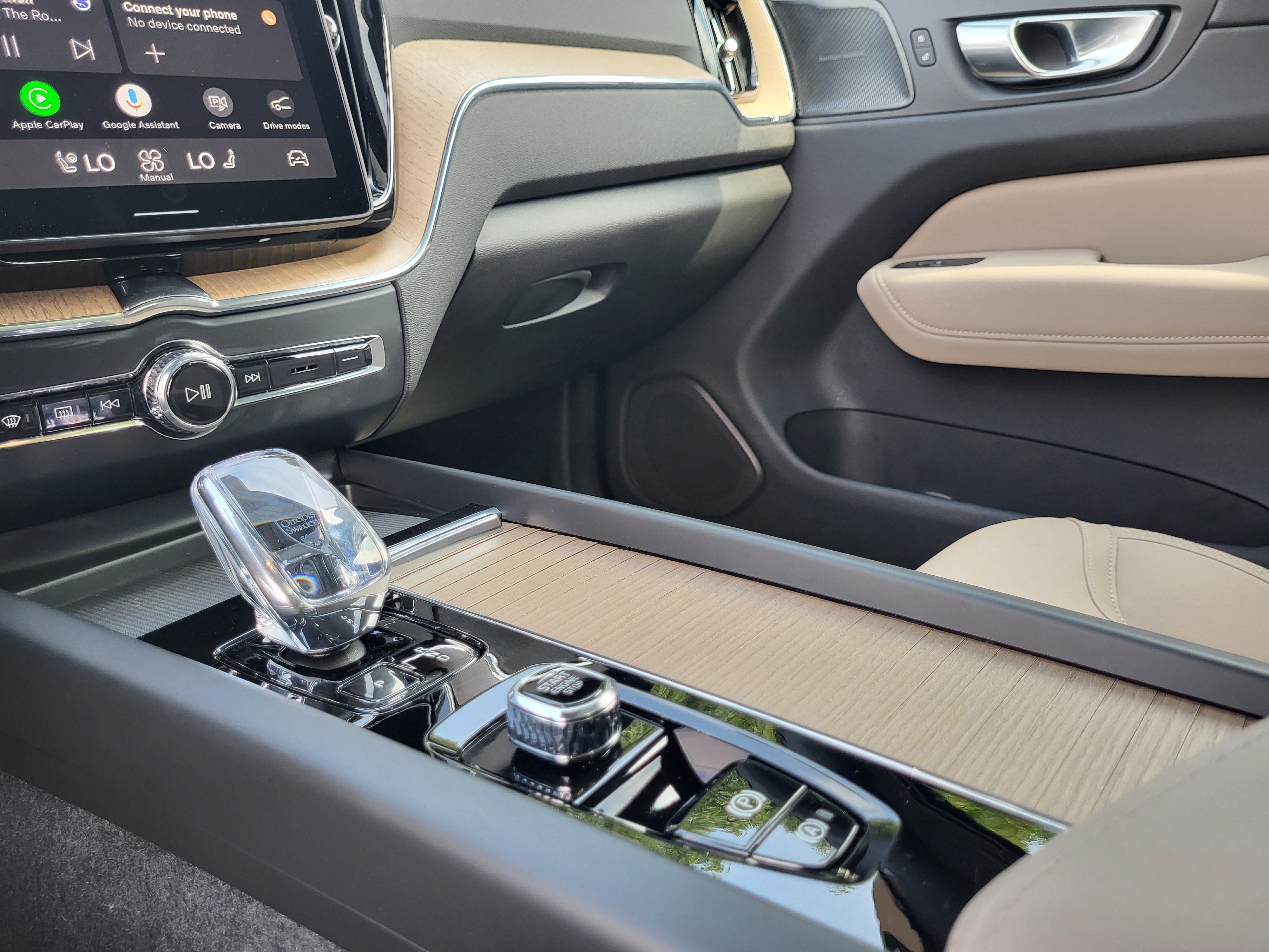 New 2026 Volvo XC60 B5 Plus w/ Protection Package Premier AWD/4WD image 17