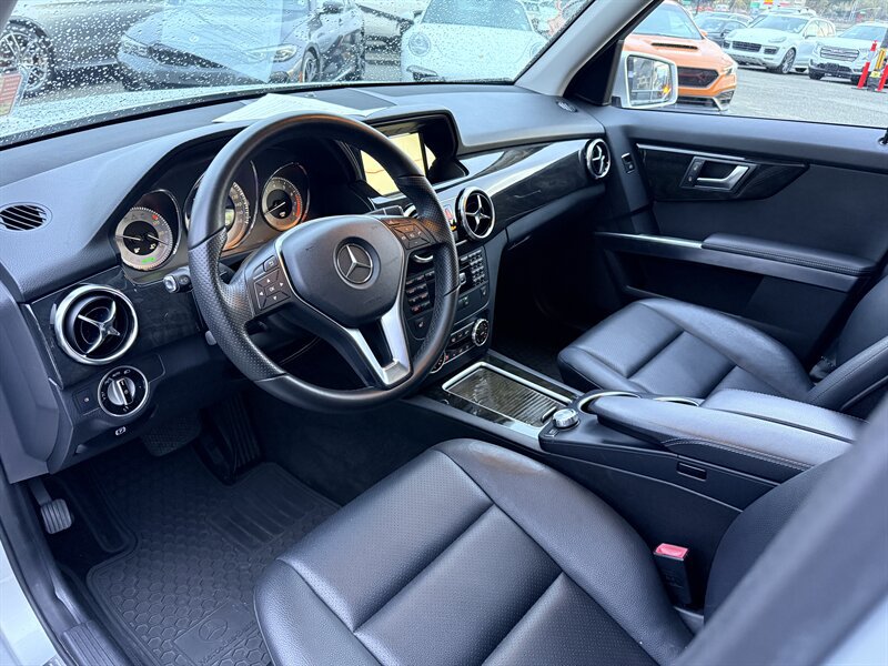 Used 2015 Mercedes-Benz GLK 350 4MATIC image 9