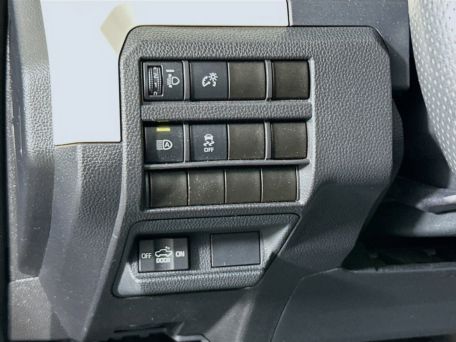 Certified 2024 Toyota Tacoma TRD Off-Road AWD/4WD image 10