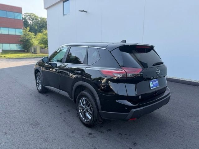 Used 2024 Nissan Rogue S AWD/4WD image 9