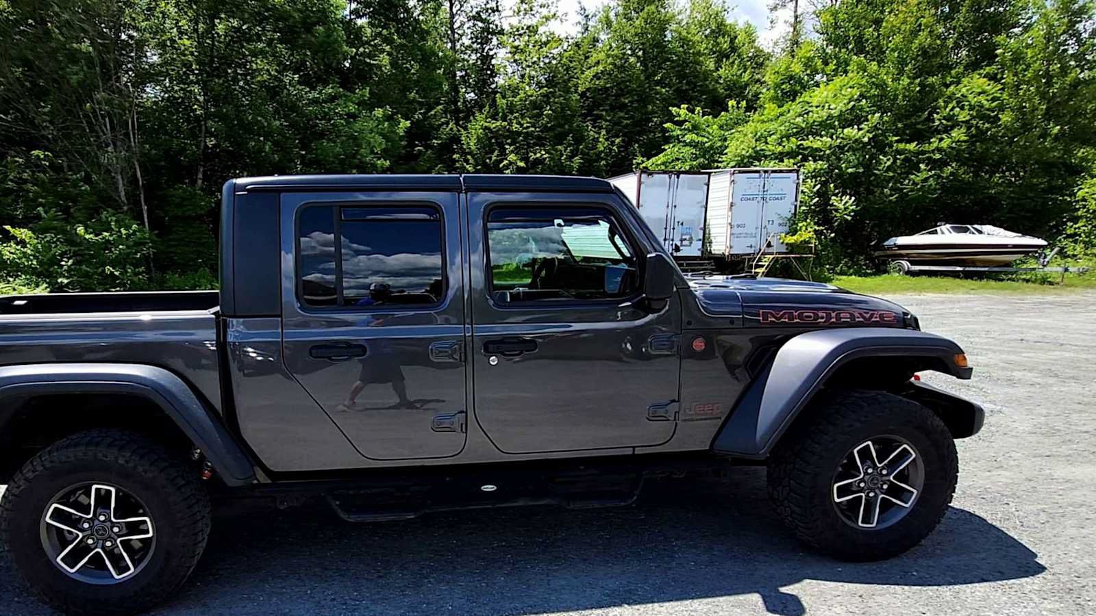 Used 2024 Jeep Gladiator Mojave w/ Convenience Group AWD/4WD image 9