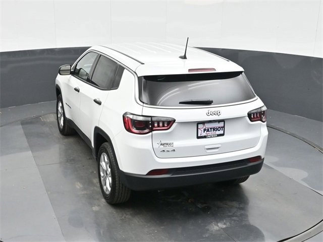 Used 2025 Jeep Compass Sport image 27