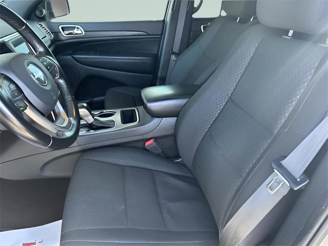 Used 2021 Jeep Grand Cherokee Laredo AWD/4WD image 23