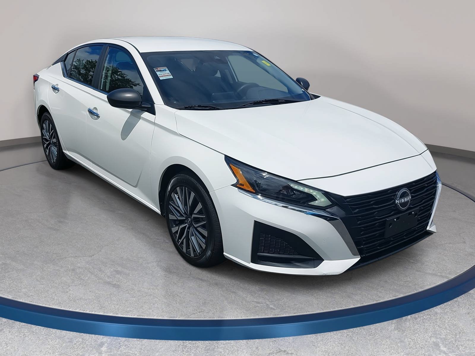 Used 2025 Nissan Altima 2.5 SV FWD image 3
