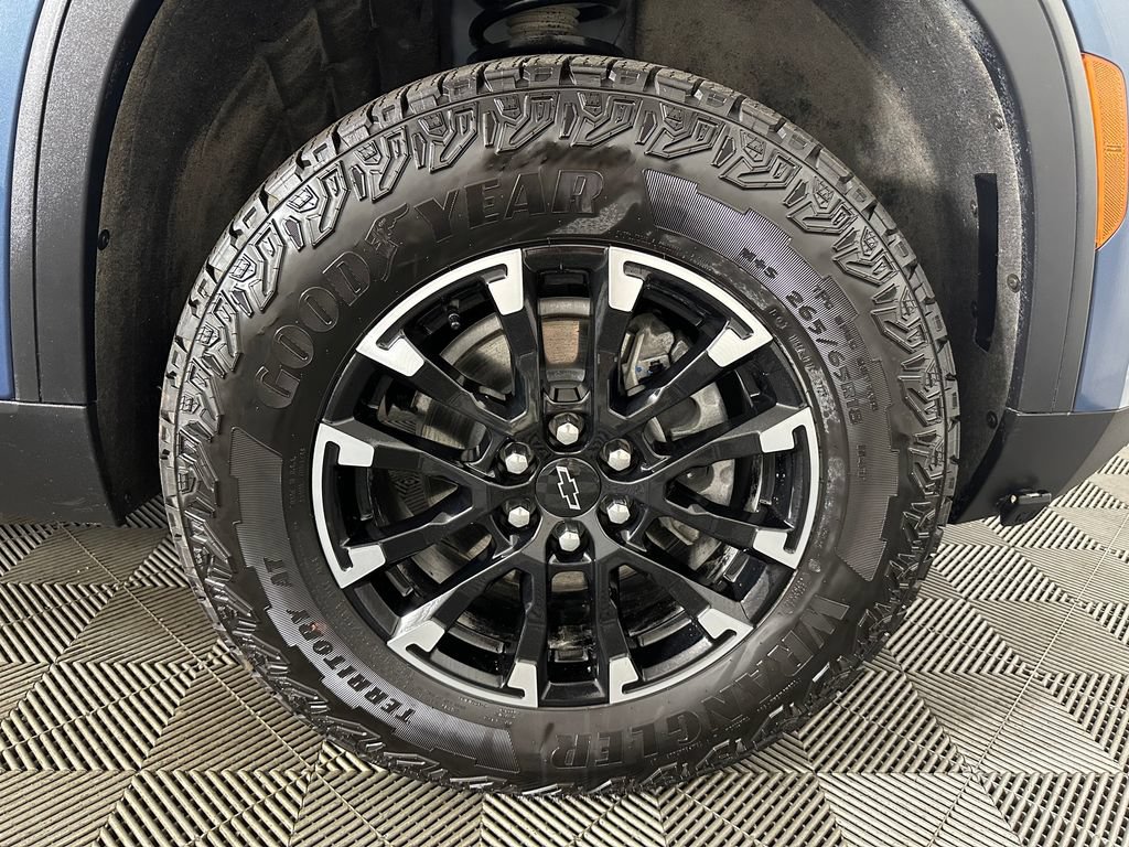 Used 2025 Chevrolet Traverse Z71 w/ LPO, Floor Liner Package AWD/4WD image 35