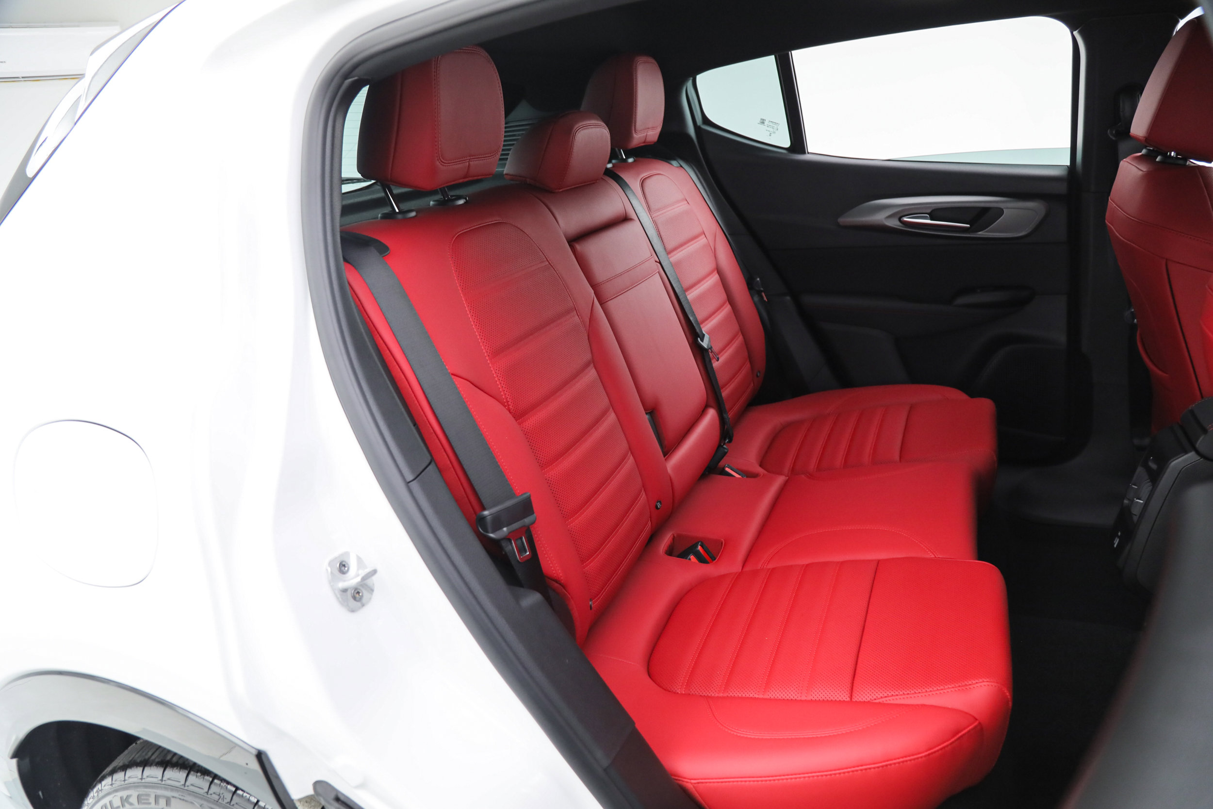 New 2026 Alfa Romeo Tonale Sprint w/ Red Premium Package image 15