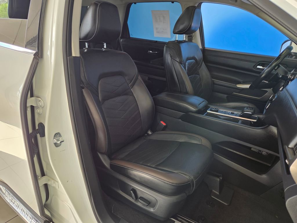 Used 2022 Nissan Pathfinder Platinum w/ Cargo Package image 25
