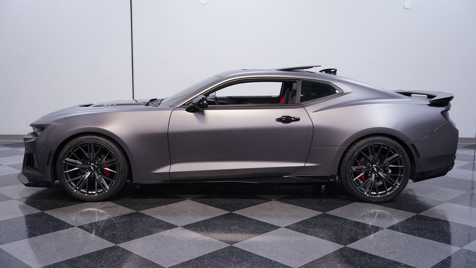 Used 2018 Chevrolet Camaro ZL1 RWD image 2