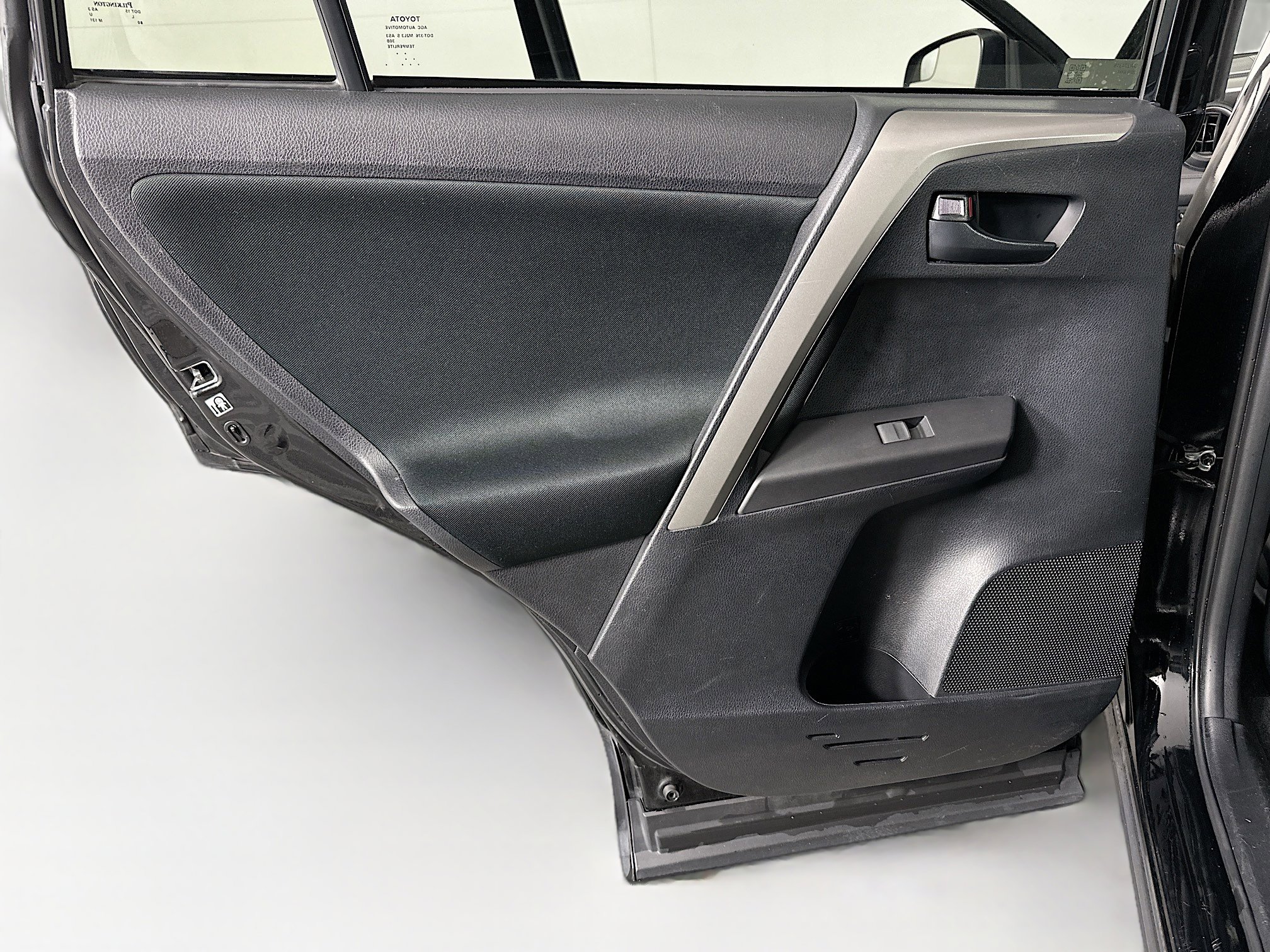 Used 2016 Toyota RAV4 LE image 25