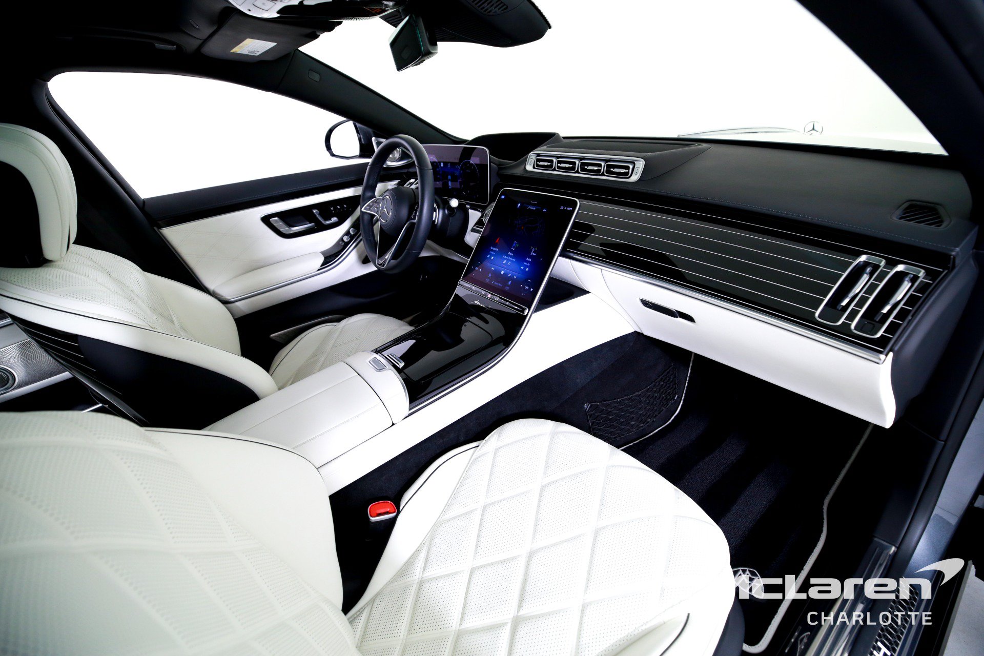 Used 2023 Mercedes-Benz Maybach S 680 4MATIC w/ Manufaktur Leather Package image 32