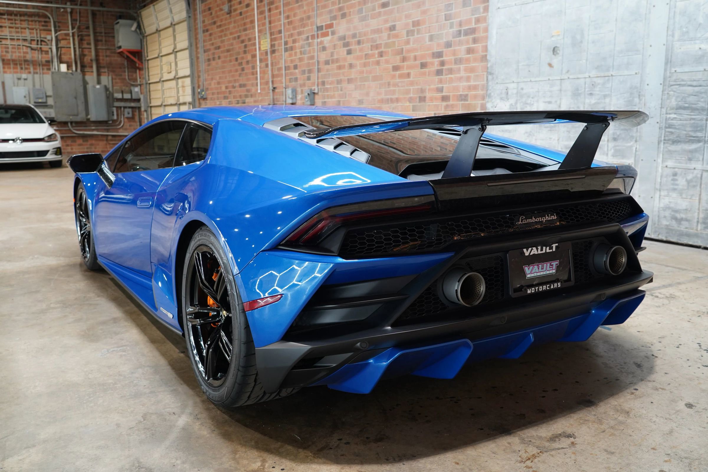 Used 2020 Lamborghini Huracan EVO image 14