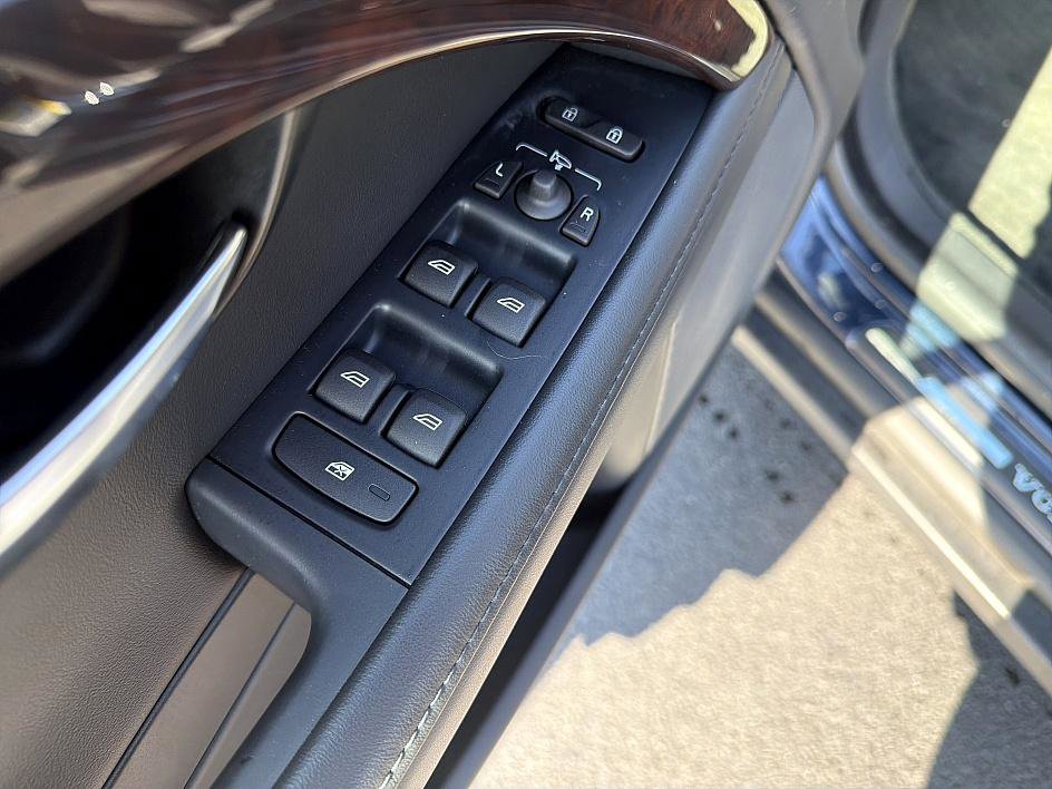 Used 2013 Volvo XC70 3.2 image 10