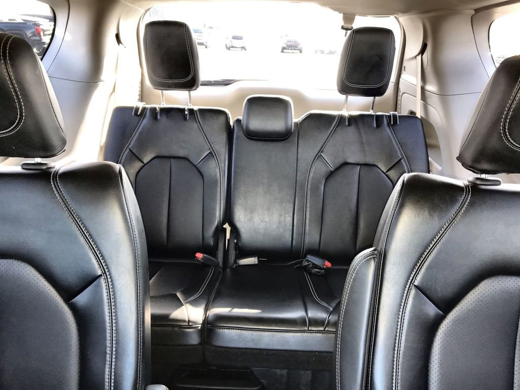 Used 2024 Chrysler Pacifica Touring-L FWD image 22