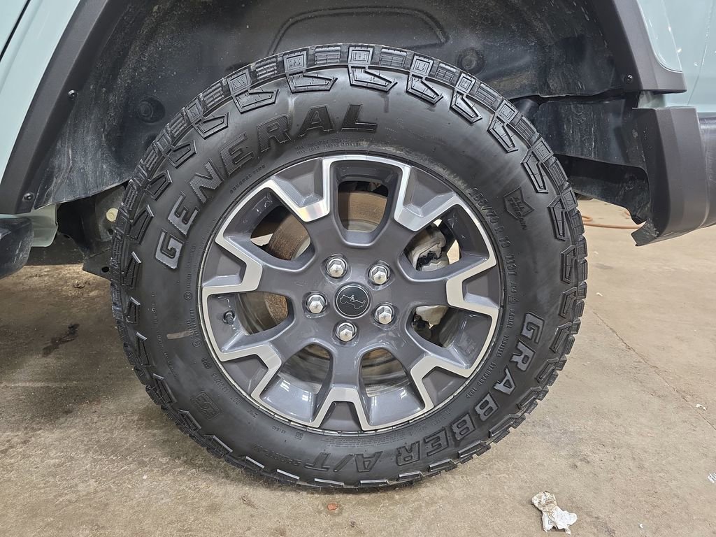 Used 2024 Jeep Wrangler Sahara w/ Safety Group image 31