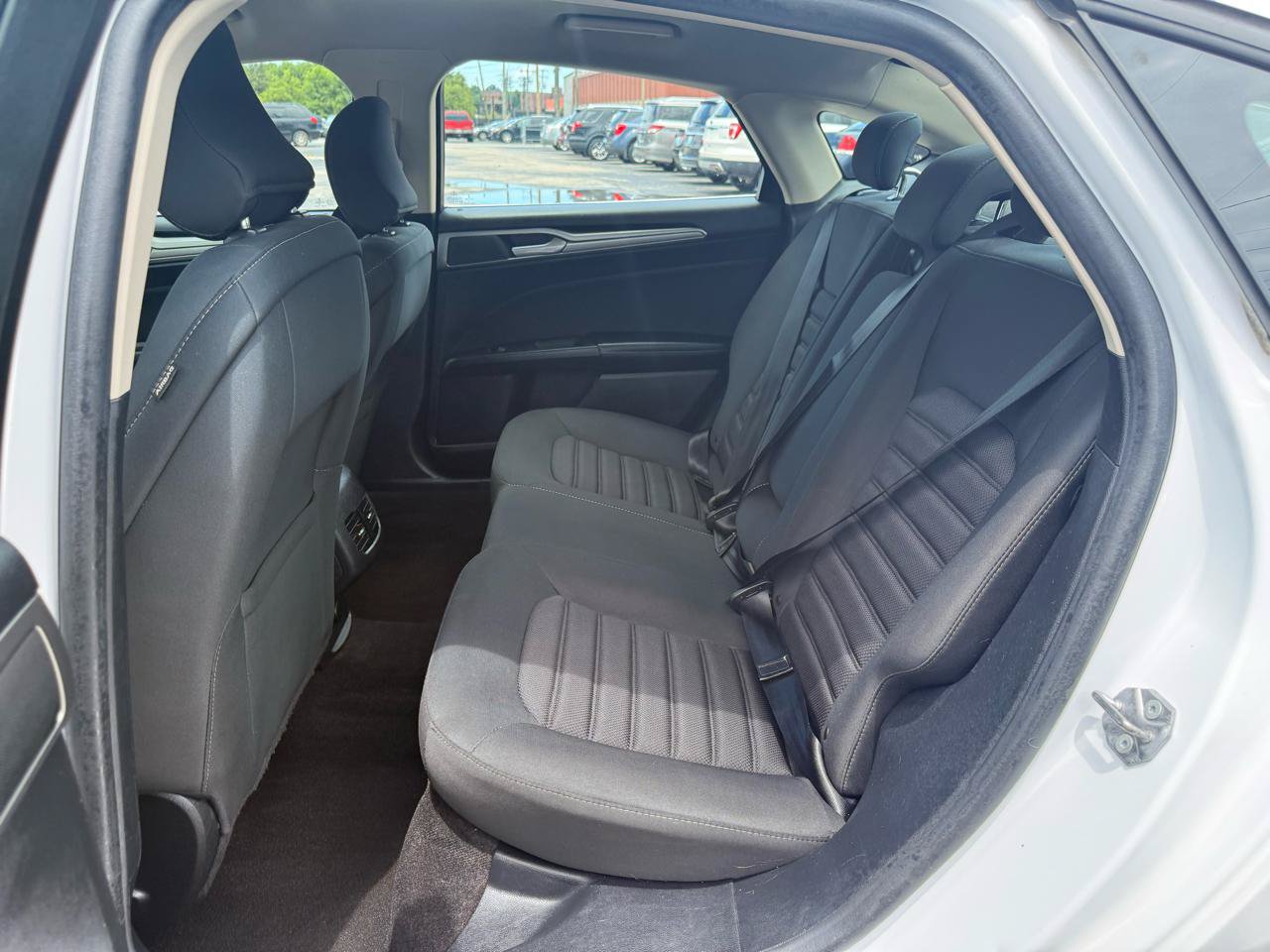 Used 2019 Ford Fusion SE FWD image 11