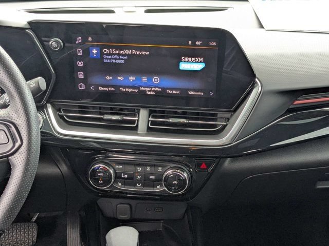 Used 2024 Chevrolet Trax RS w/ Sunroof Package FWD image 18