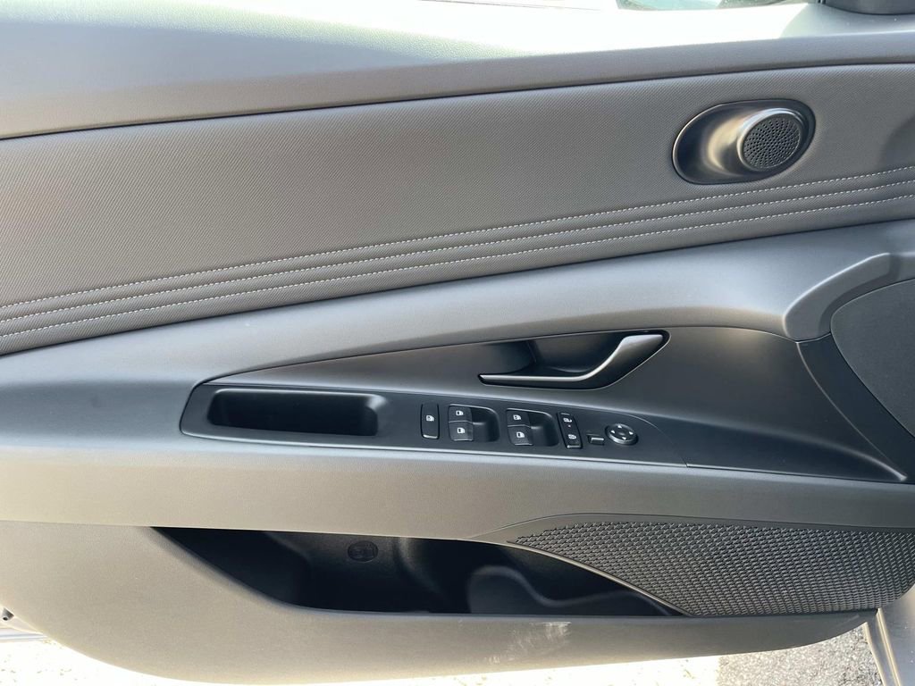 New 2026 Hyundai Elantra Sport FWD image 21