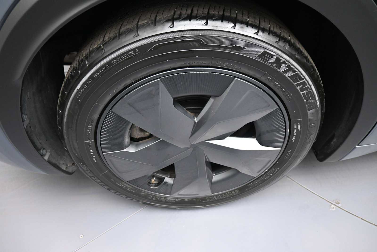 Certified 2025 Toyota Prius LE FWD image 12
