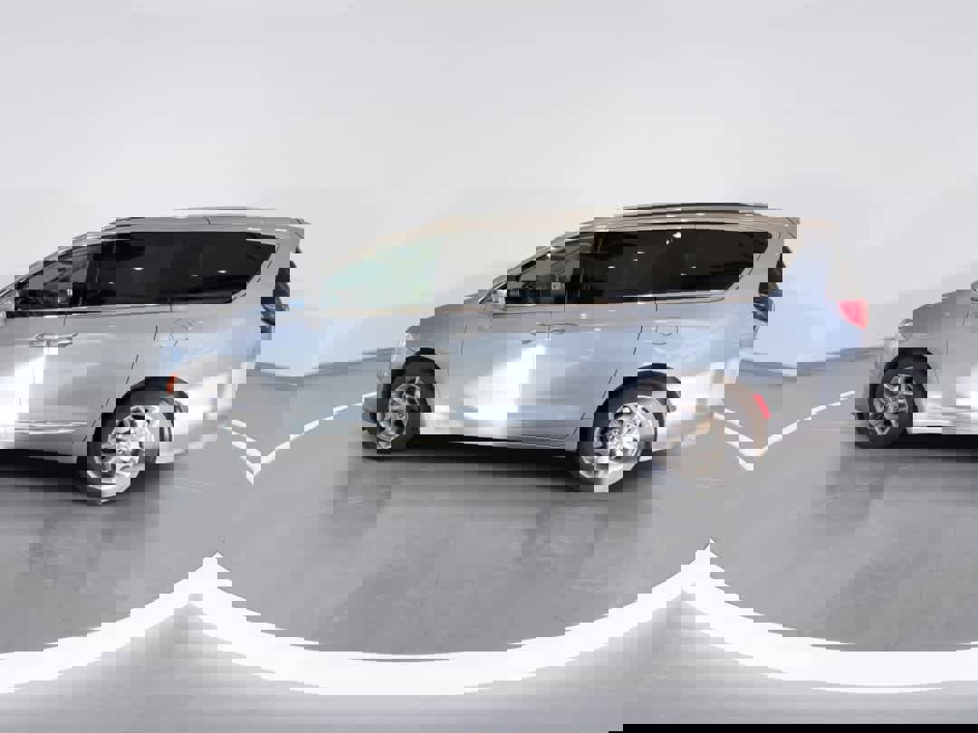 Used 2018 Chrysler Pacifica Limited image 5