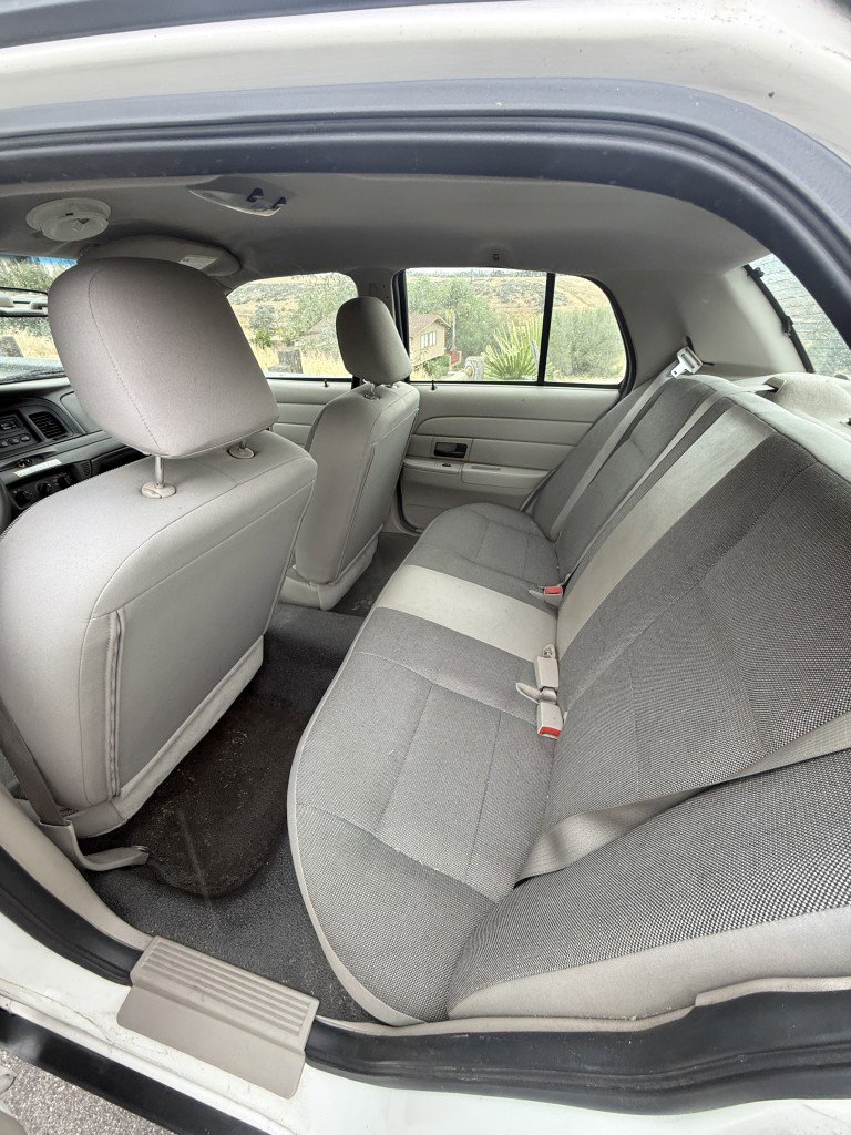 Used 2006 Ford Crown Victoria Police Interceptor image 11