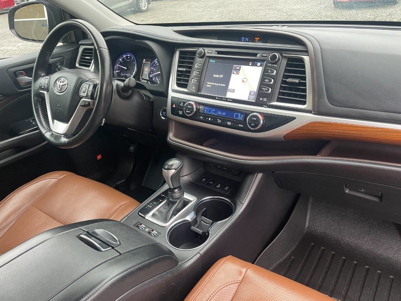Used 2018 Toyota Highlander Limited image 17