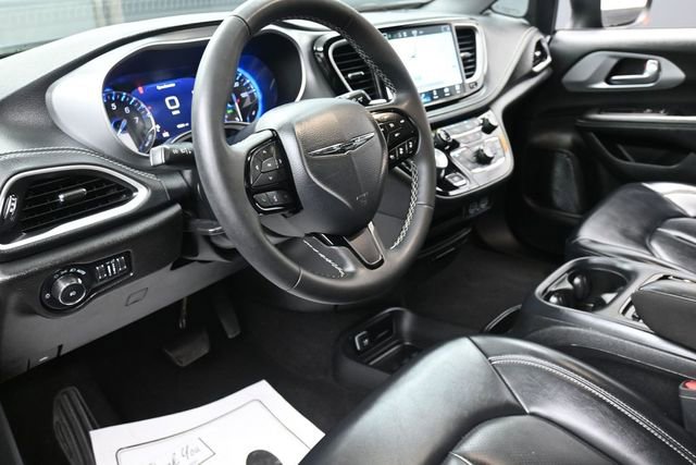 Used 2023 Chrysler Pacifica Touring-L w/ S Appearance Package FWD image 14
