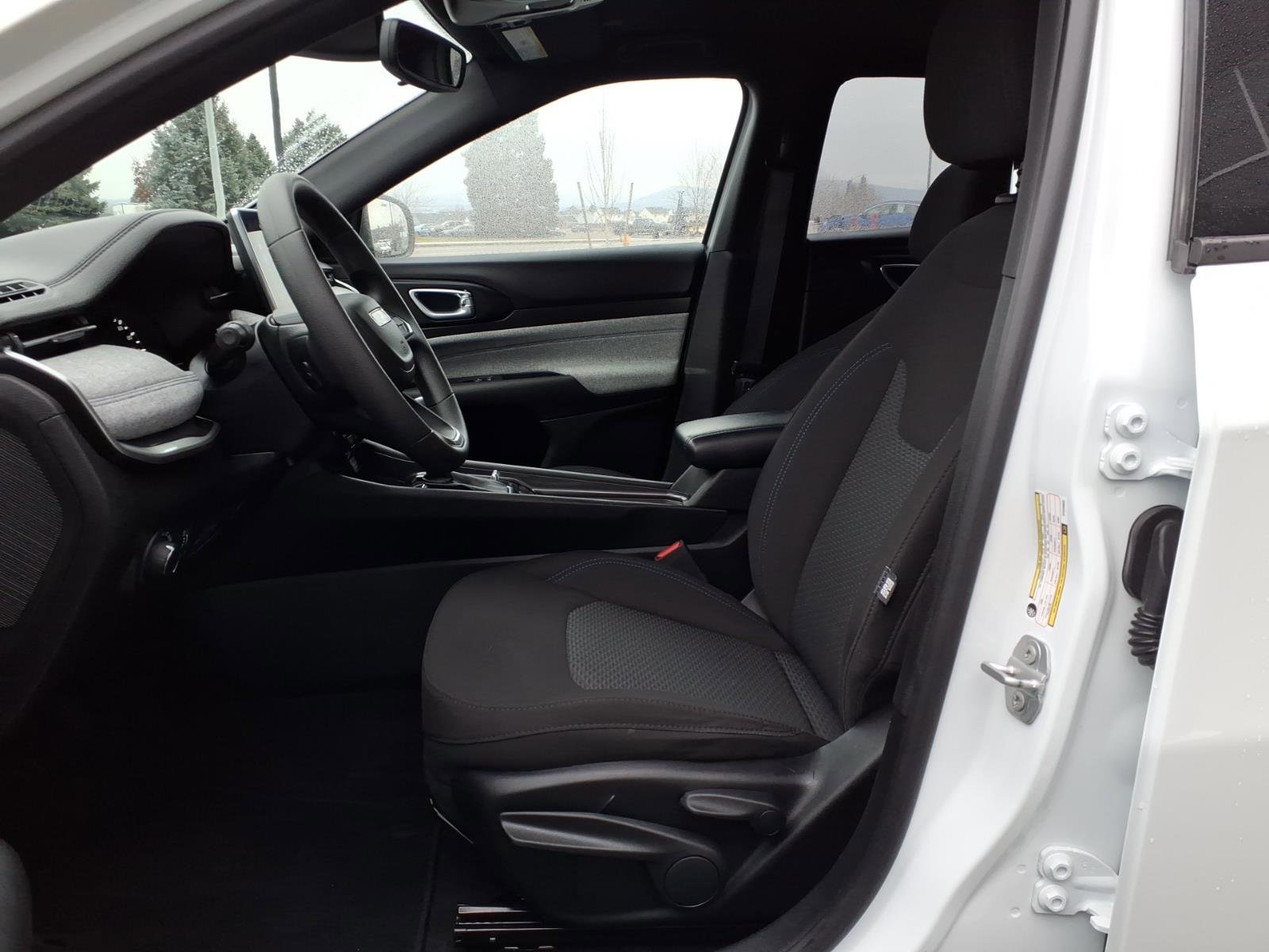 Used 2023 Jeep Compass Sport image 11