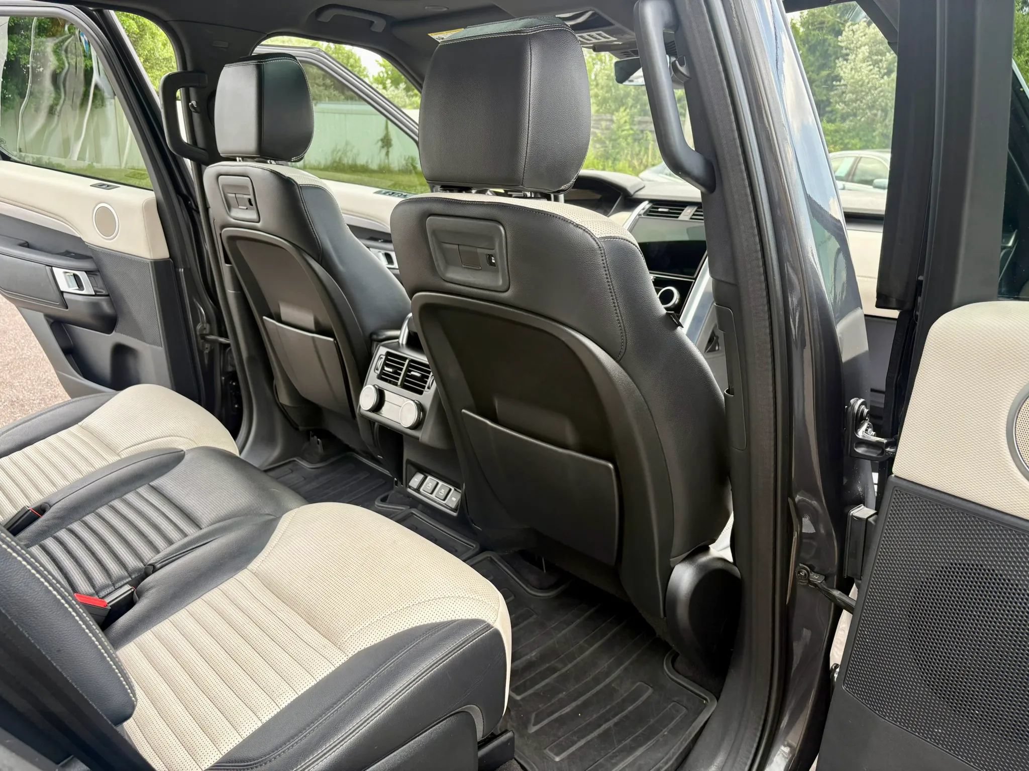 Used 2022 Land Rover Discovery S R-Dynamic AWD/4WD image 27