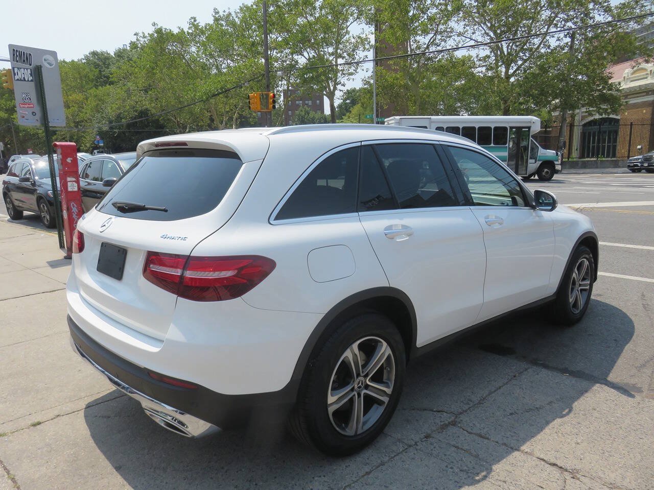 Used 2018 Mercedes-Benz GLC 300 4MATIC image 4