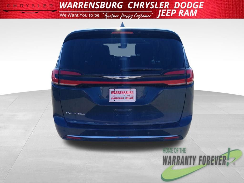 Used 2023 Chrysler Pacifica Touring-L image 5