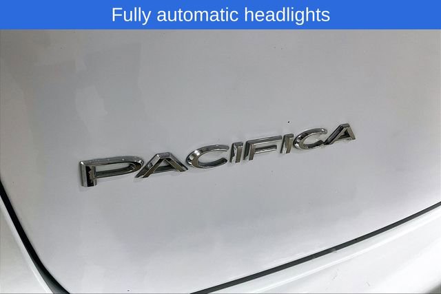 Used 2024 Chrysler Pacifica Touring-L image 23