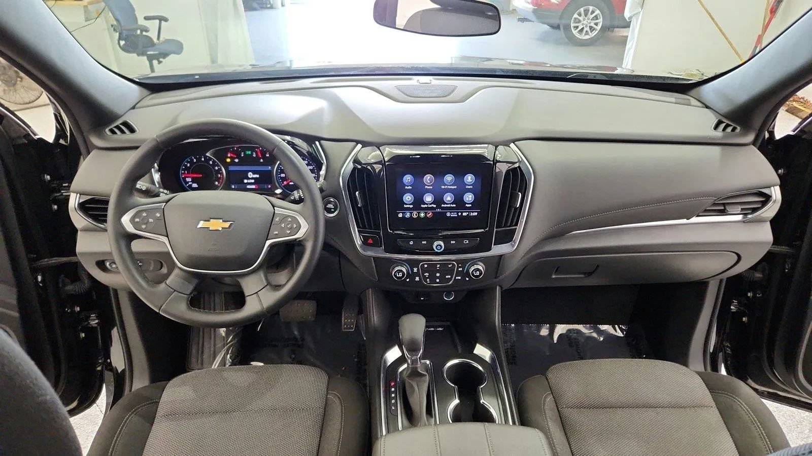 Used 2023 Chevrolet Traverse LT FWD image 34