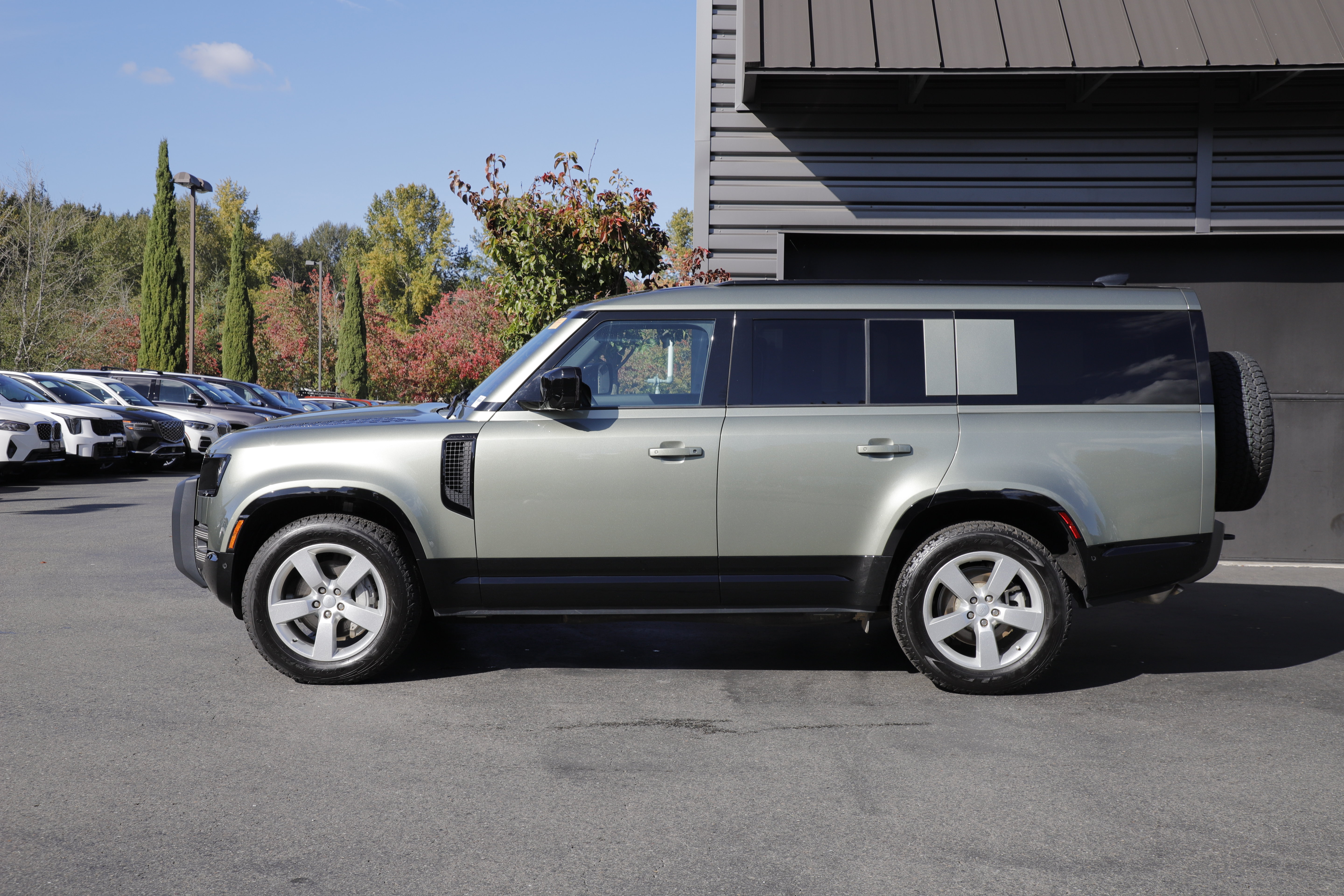 Certified 2025 Land Rover Defender 130 X-Dynamic SE AWD/4WD image 7