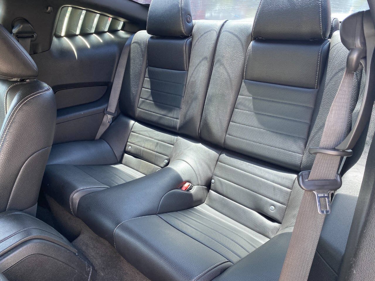 Used 2011 Ford Mustang Premium w/ 202A Rapid Spec Order Code RWD image 19